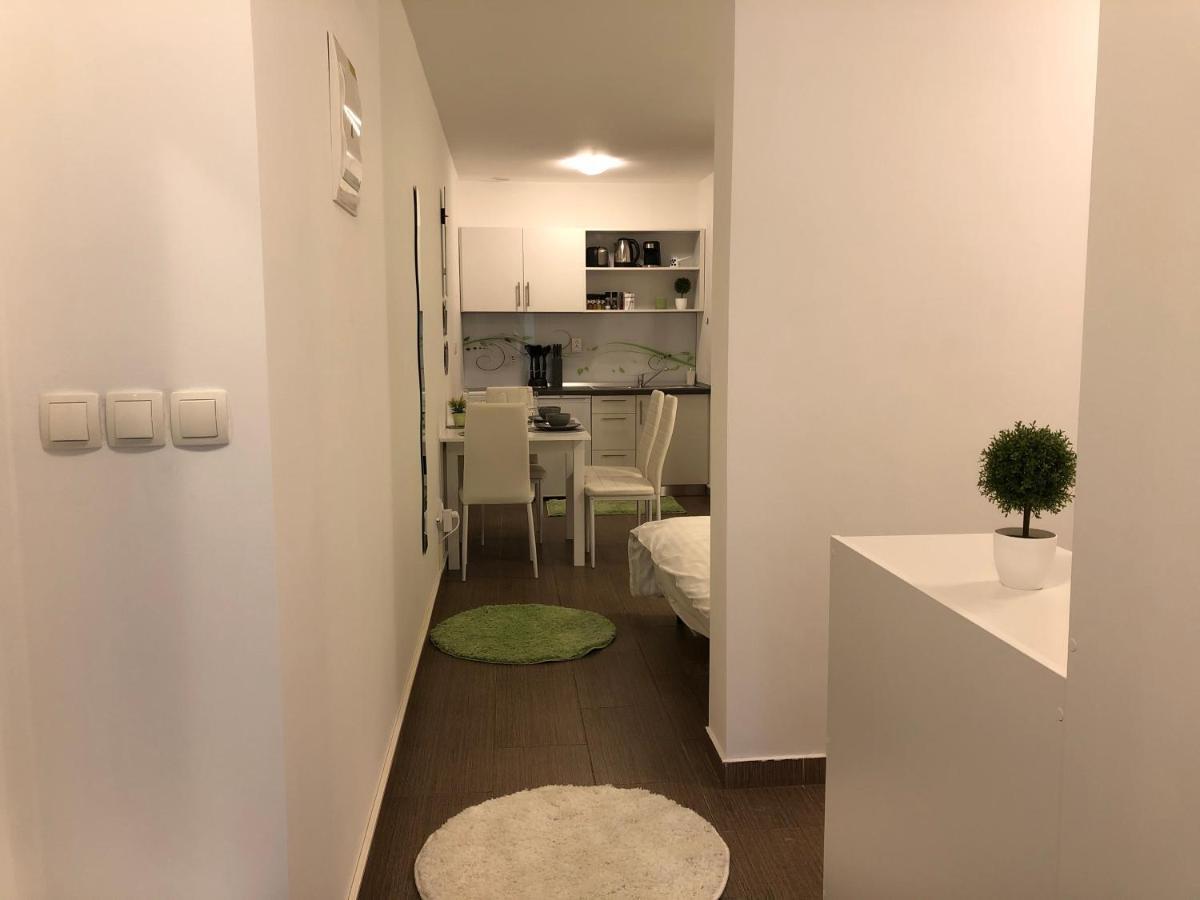 Modern Center Studio Under The Castle II Free Parking Apartment Ljubljana Exterior photo