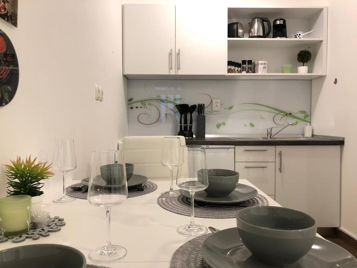 Modern Center Studio Under The Castle II Free Parking Apartment Ljubljana Exterior photo